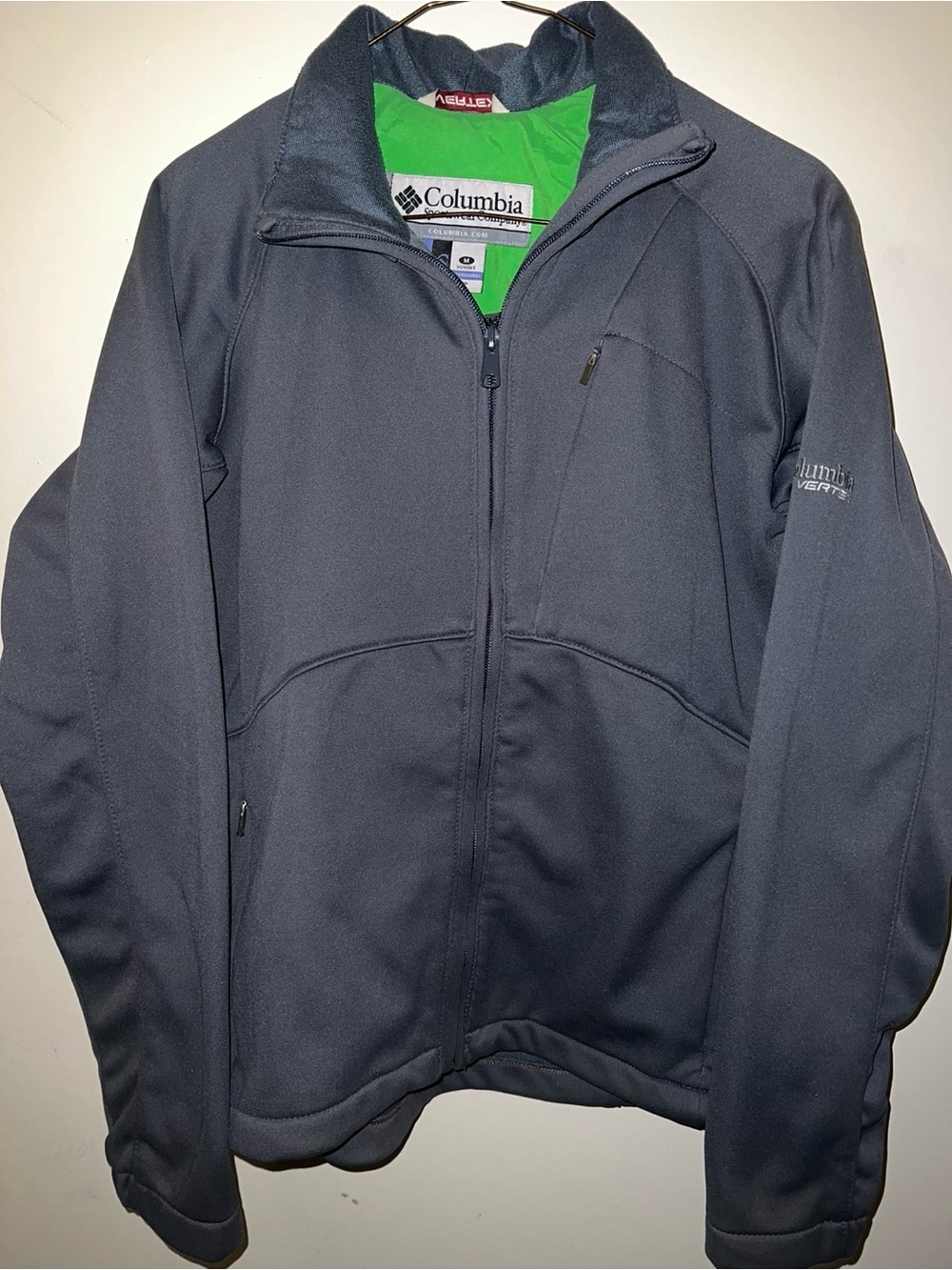 Columbia Men's Dark Gray Lightweight Softshell Jacket with Green Lining